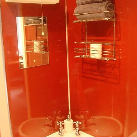 Streonshalh 3* روبن هودز باي